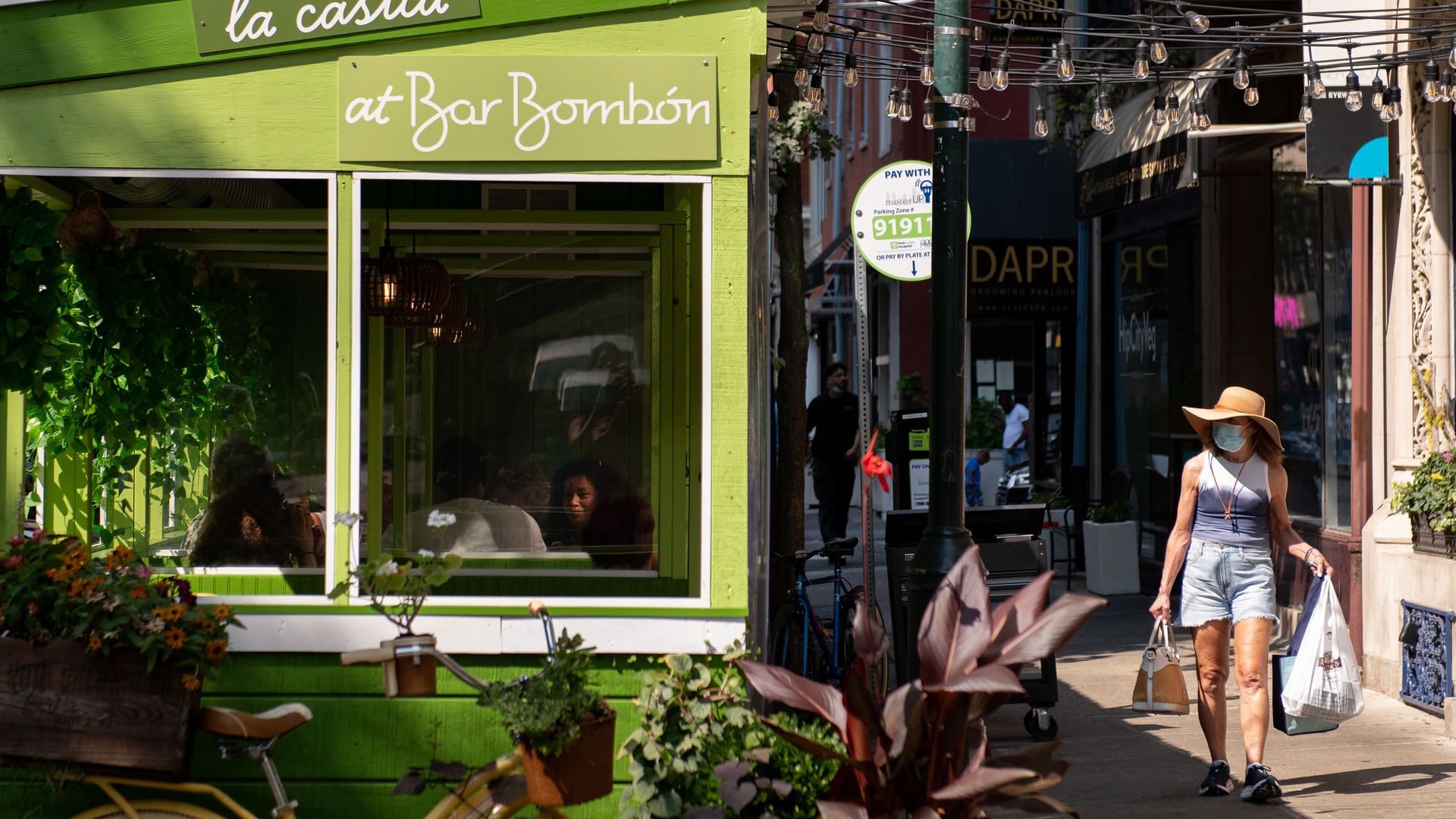 An outdoor dining streetery in Philadelphia