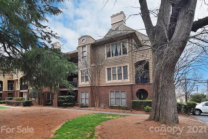 1109 E Morehead St #9,