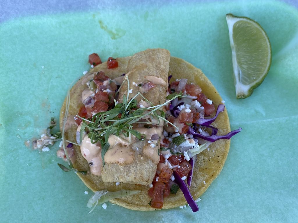 Le Taco offers tacos, vinyl and vibes in central Phoenix - Axios