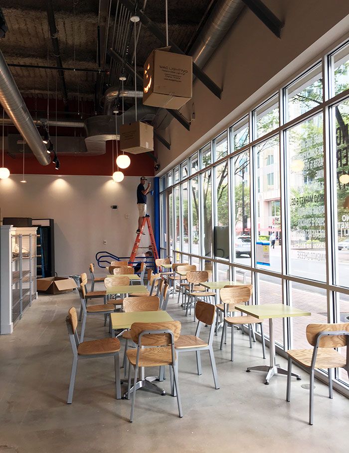 tables-at-rhino-market-in-uptown-charlotte