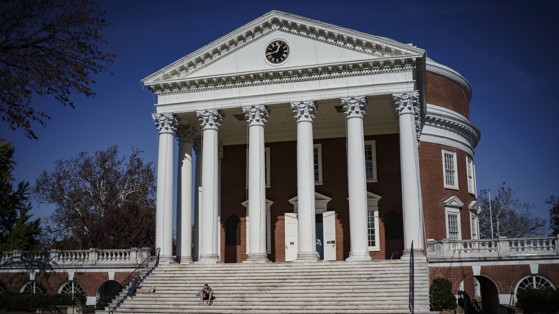 A photo showing the Rotunda at the University of Virginia.