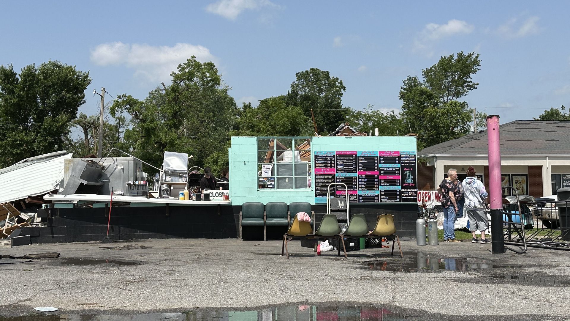 photo of tornado damage