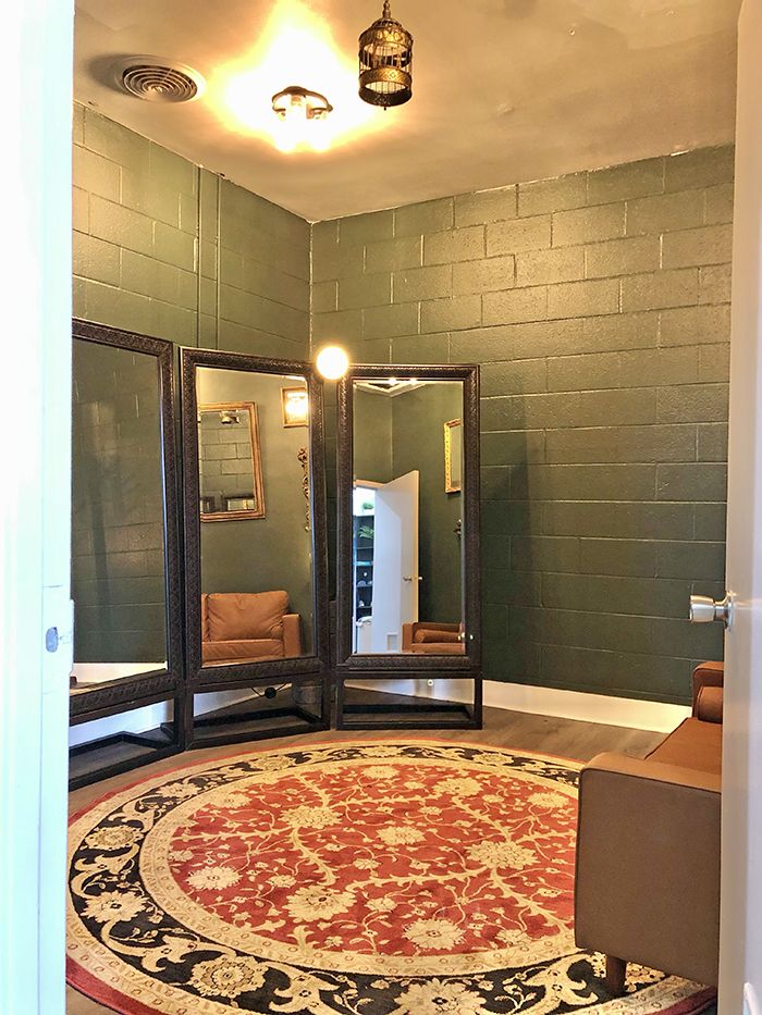 street commerce consignment boutique uptown dressing room