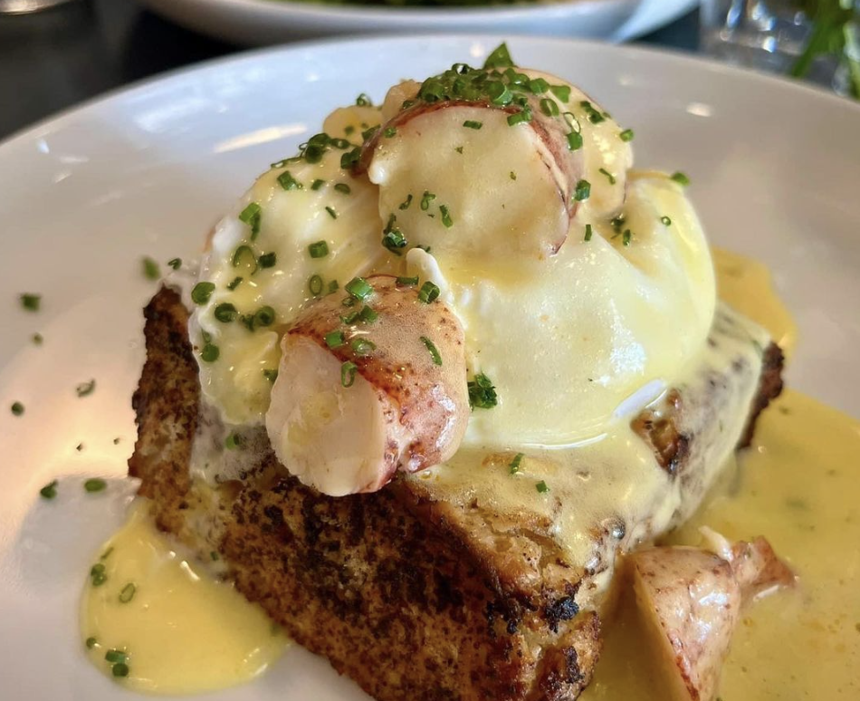 Photo of a benedict on a plate 