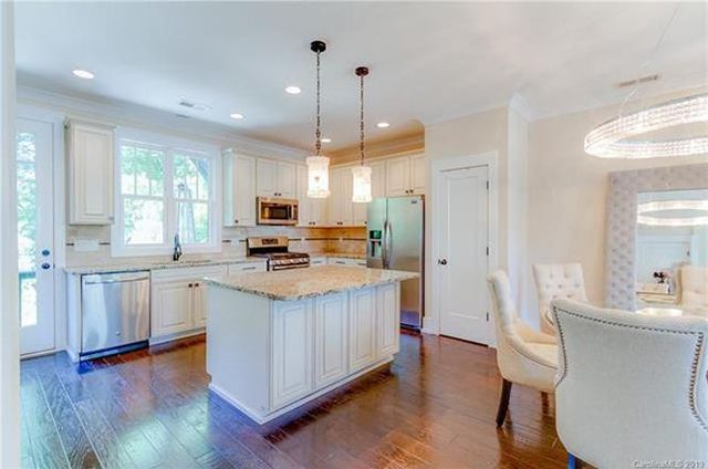 1644 Kenilworth Ave Unit 7 kitchen