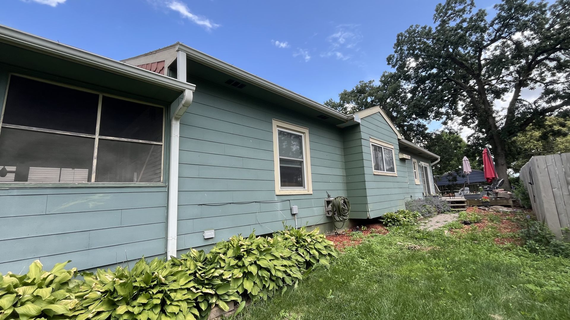 The side of Linh's house