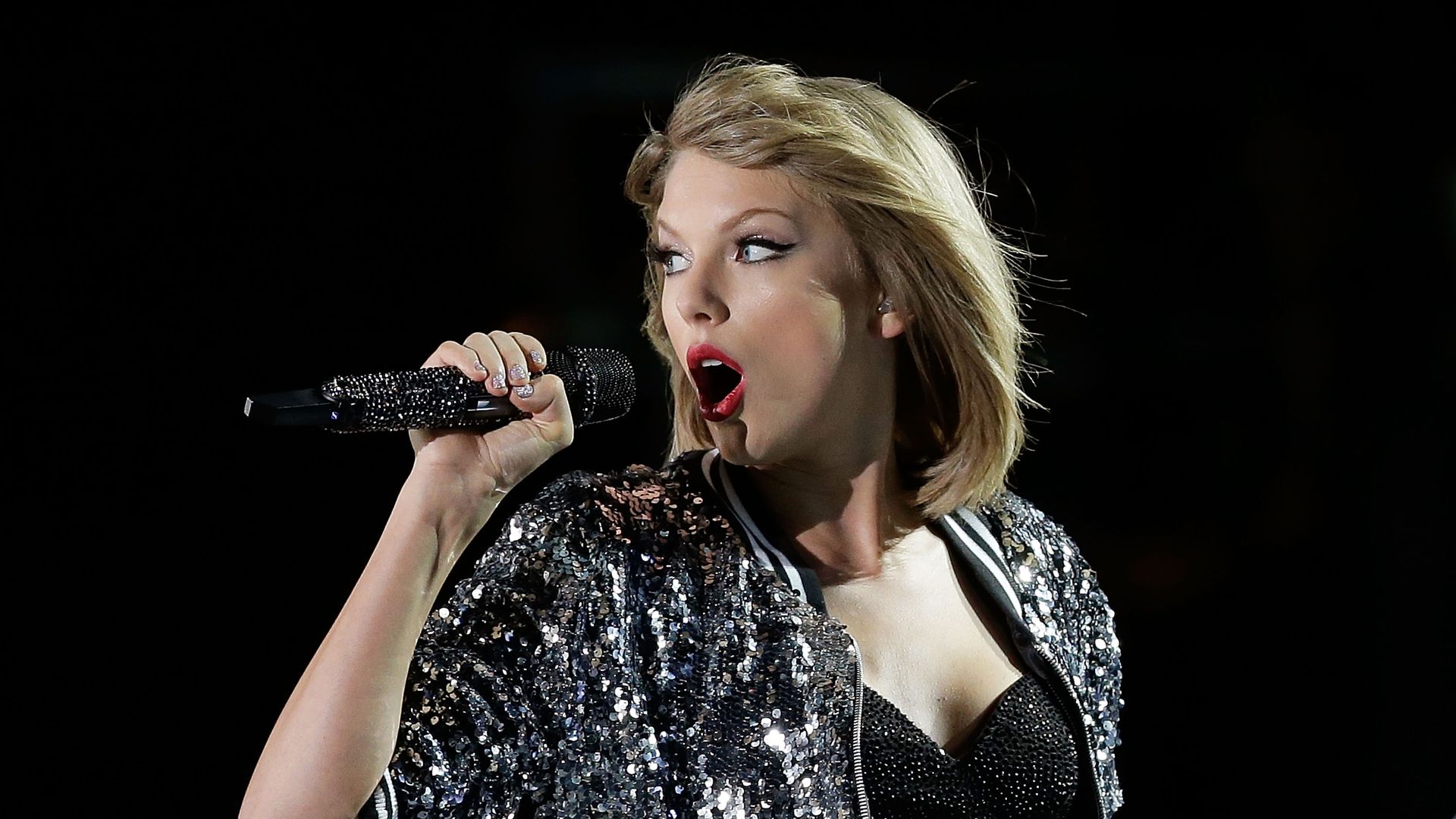 Taylor Swift performs during her '1989' World Tour at ANZ Stadium on November 28, 2015 in Sydney, Australia.
