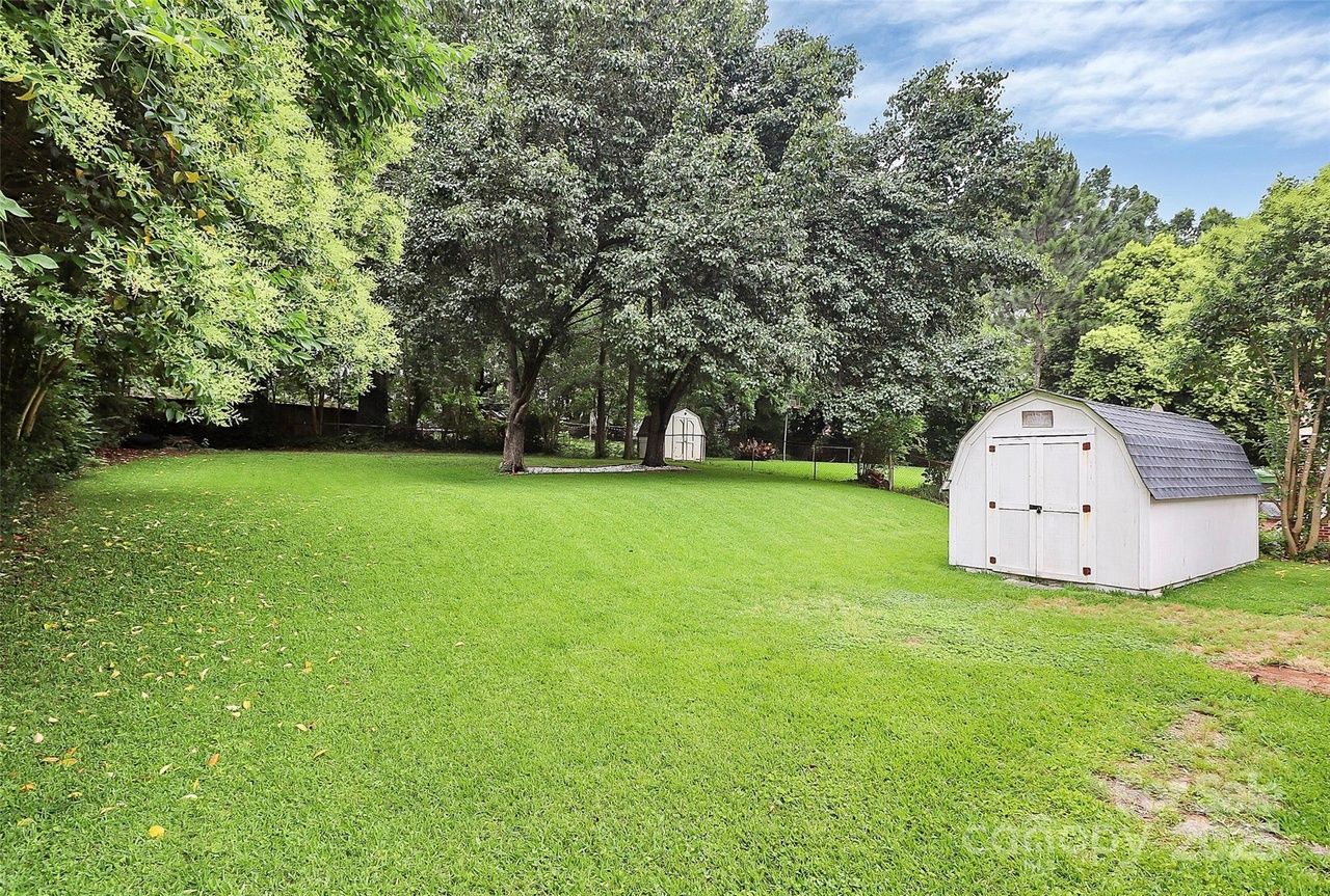 houses with pools for sale in charlotte north carolina