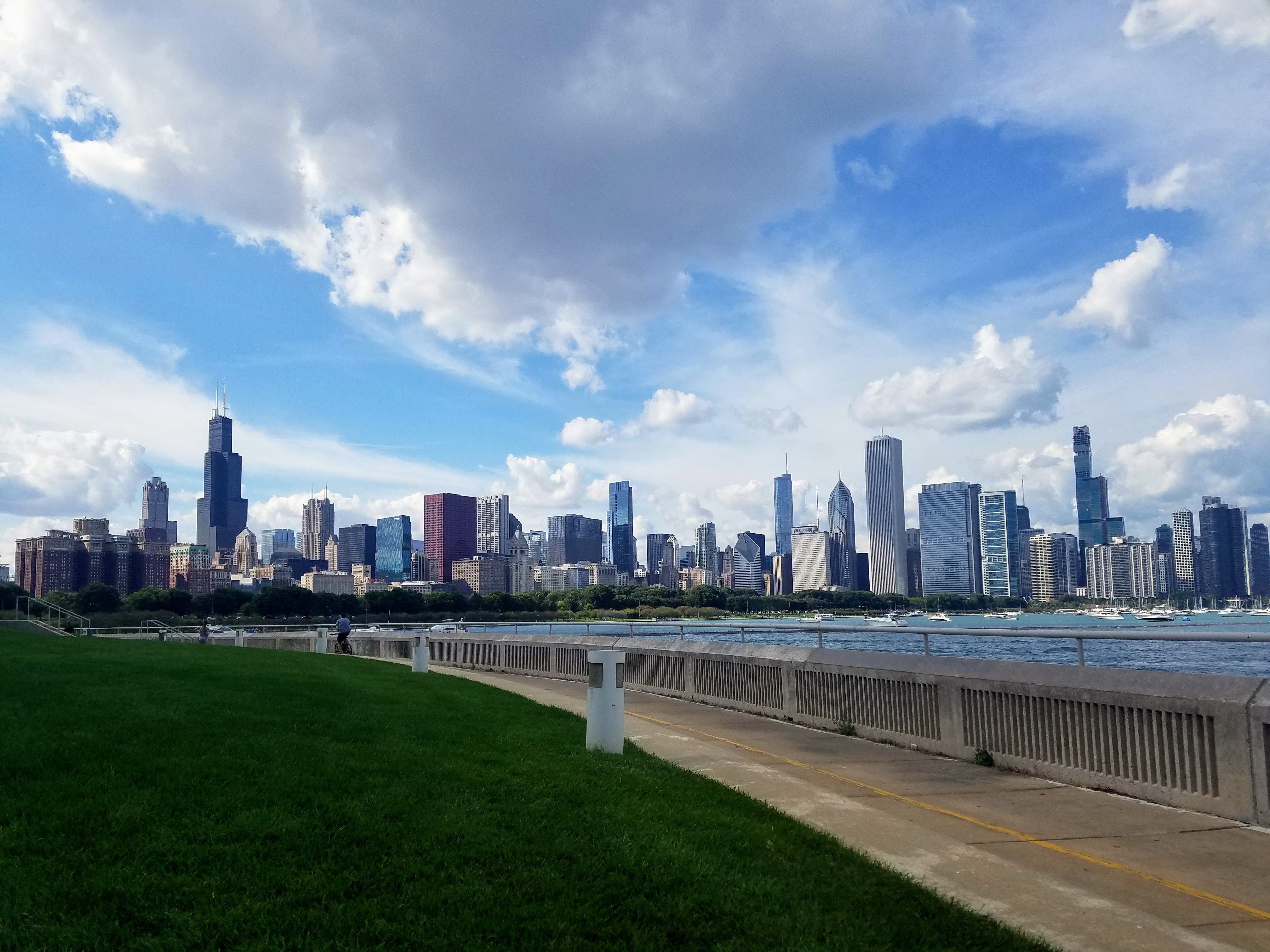 Lakefront path from museum campus 