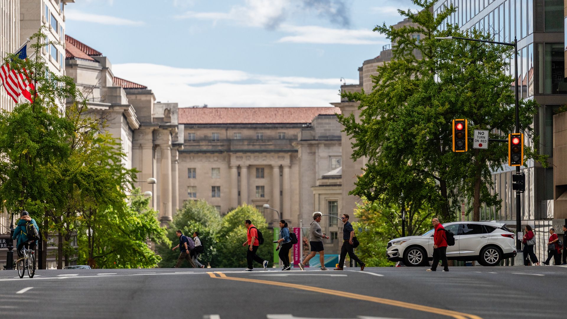 A picture of pedestrians crossing the street in downtown D.C.