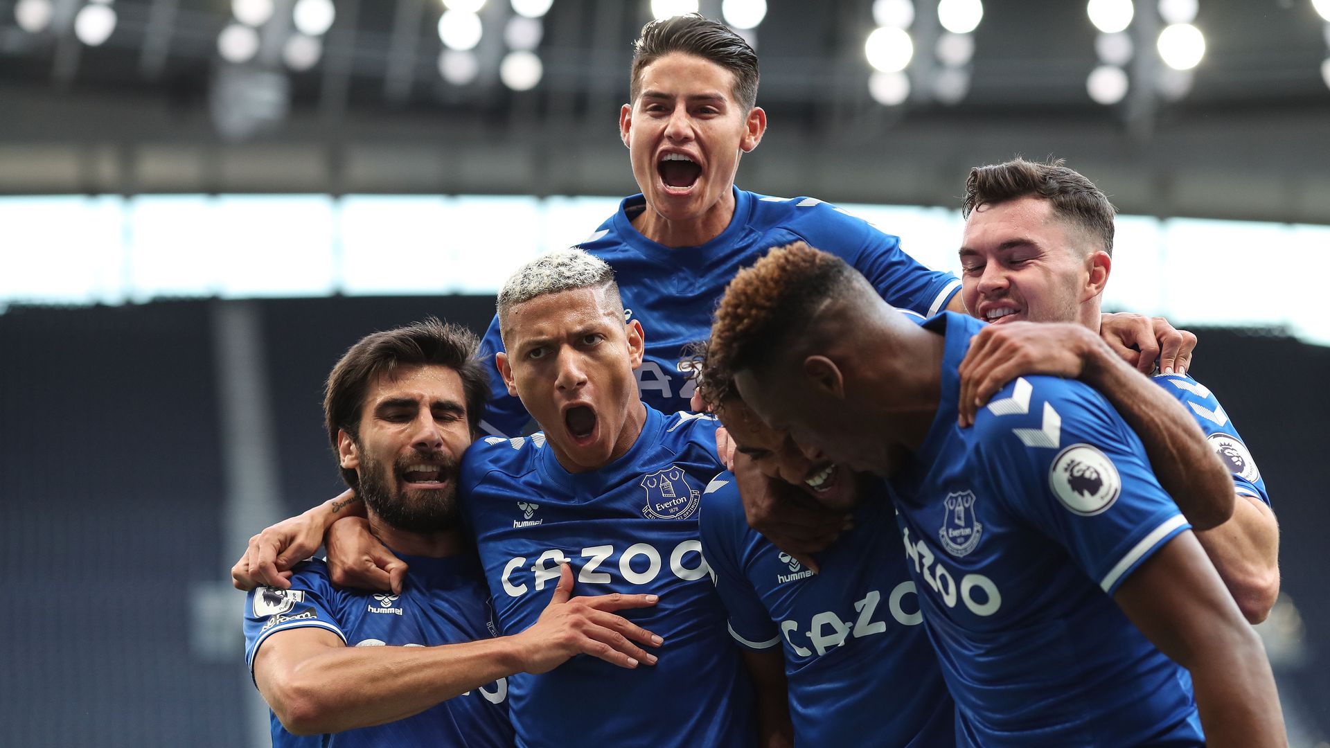 Everton celebrating