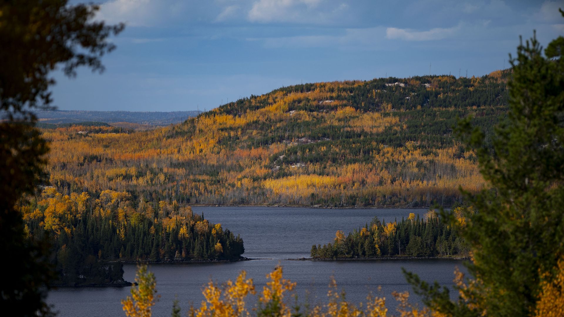 A scenic overlook around gunflint lake.