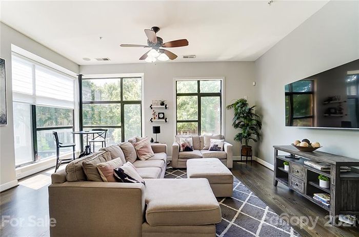 663 10th St E. living room