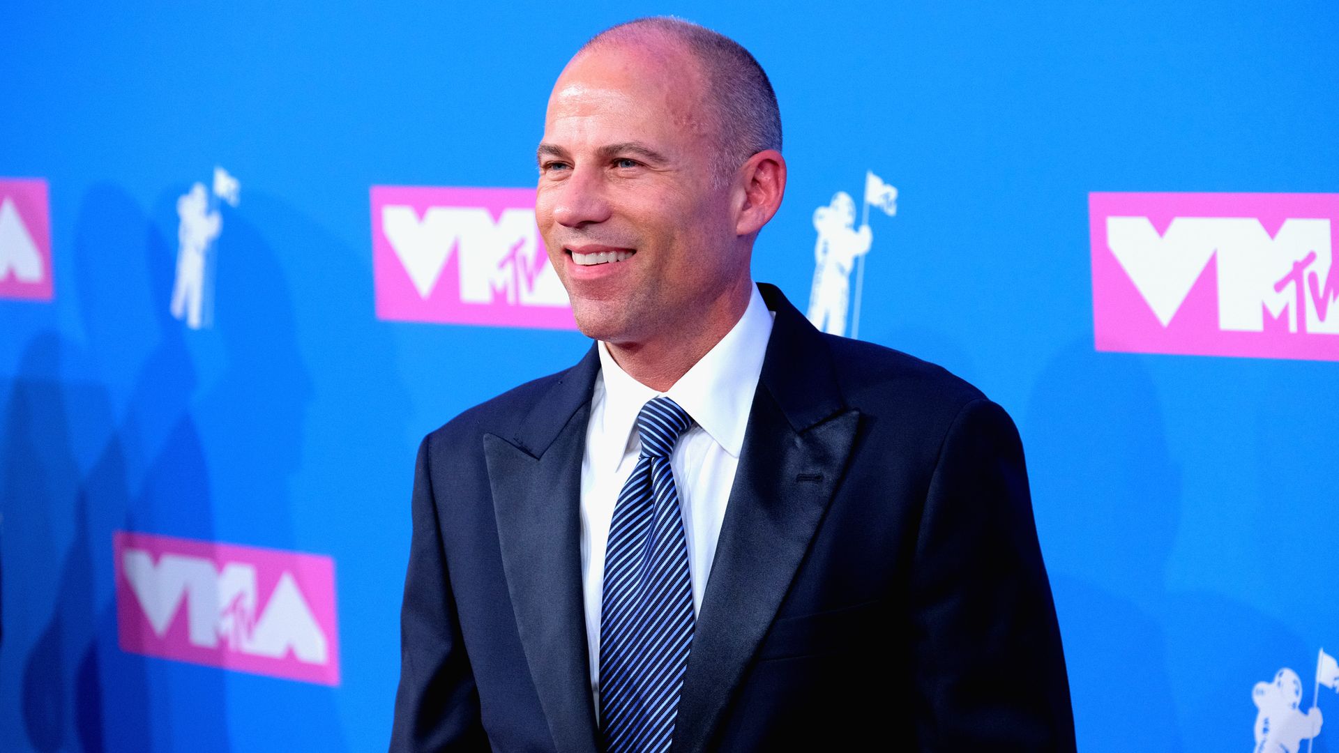 Michael Avenatti smiles on the pink carpet at the VMA's step and repeat