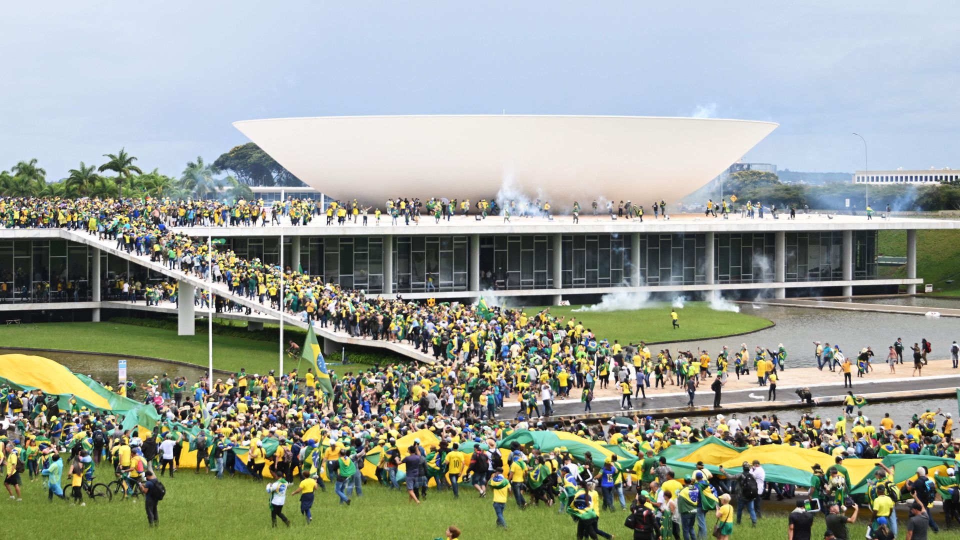 Bolsonaro supporters storm National Congress