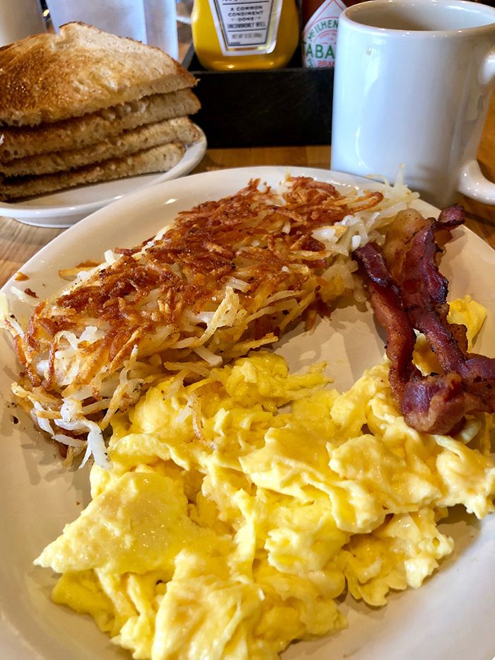 breakfast-at-eddi's-place-cotswold-charlotte