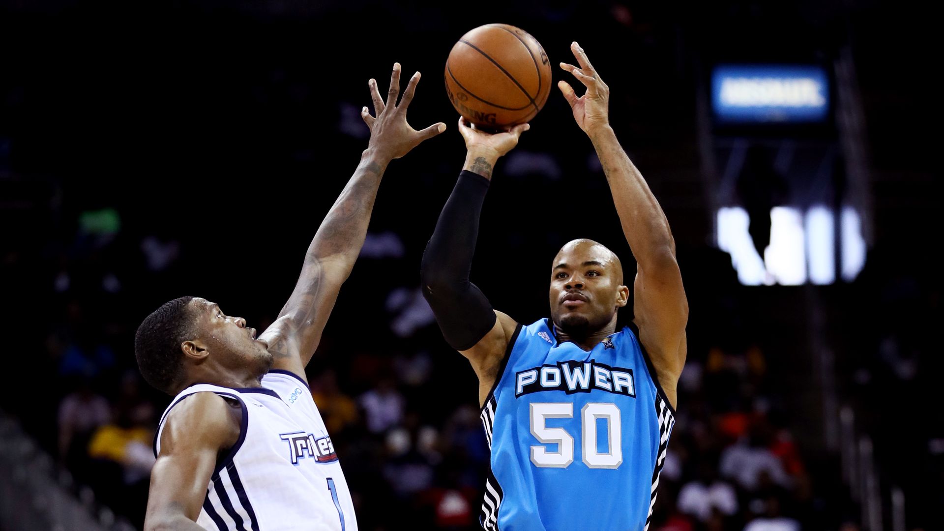 Corey Maggette shoots over Joe Johnson