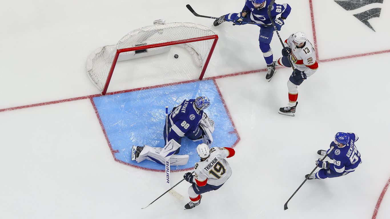 Lightning stumble: Panthers dominate playoff opener