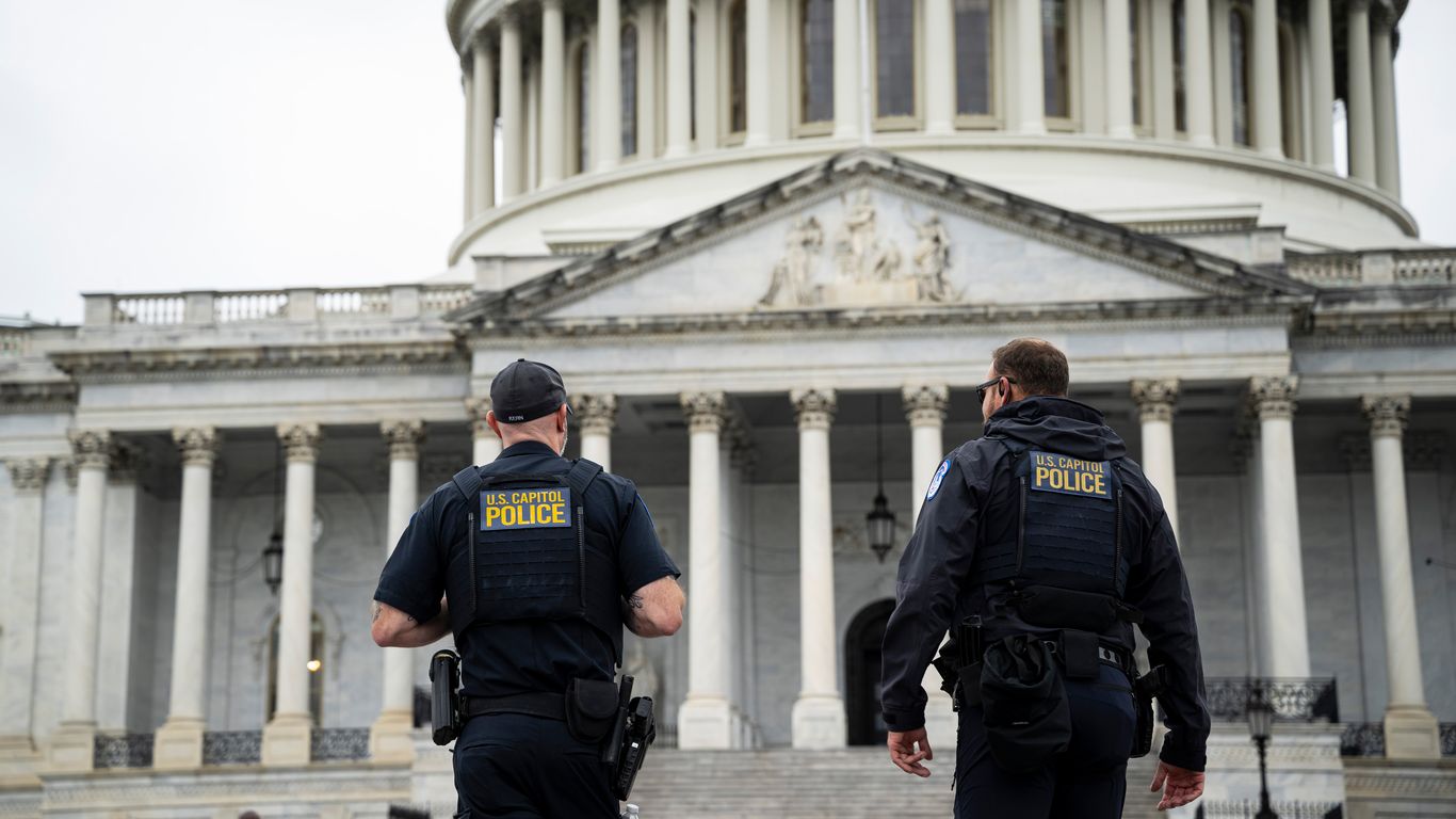 Police arrest 18-year-old suspect for allegedly running at U.S. Capitol with shotgun