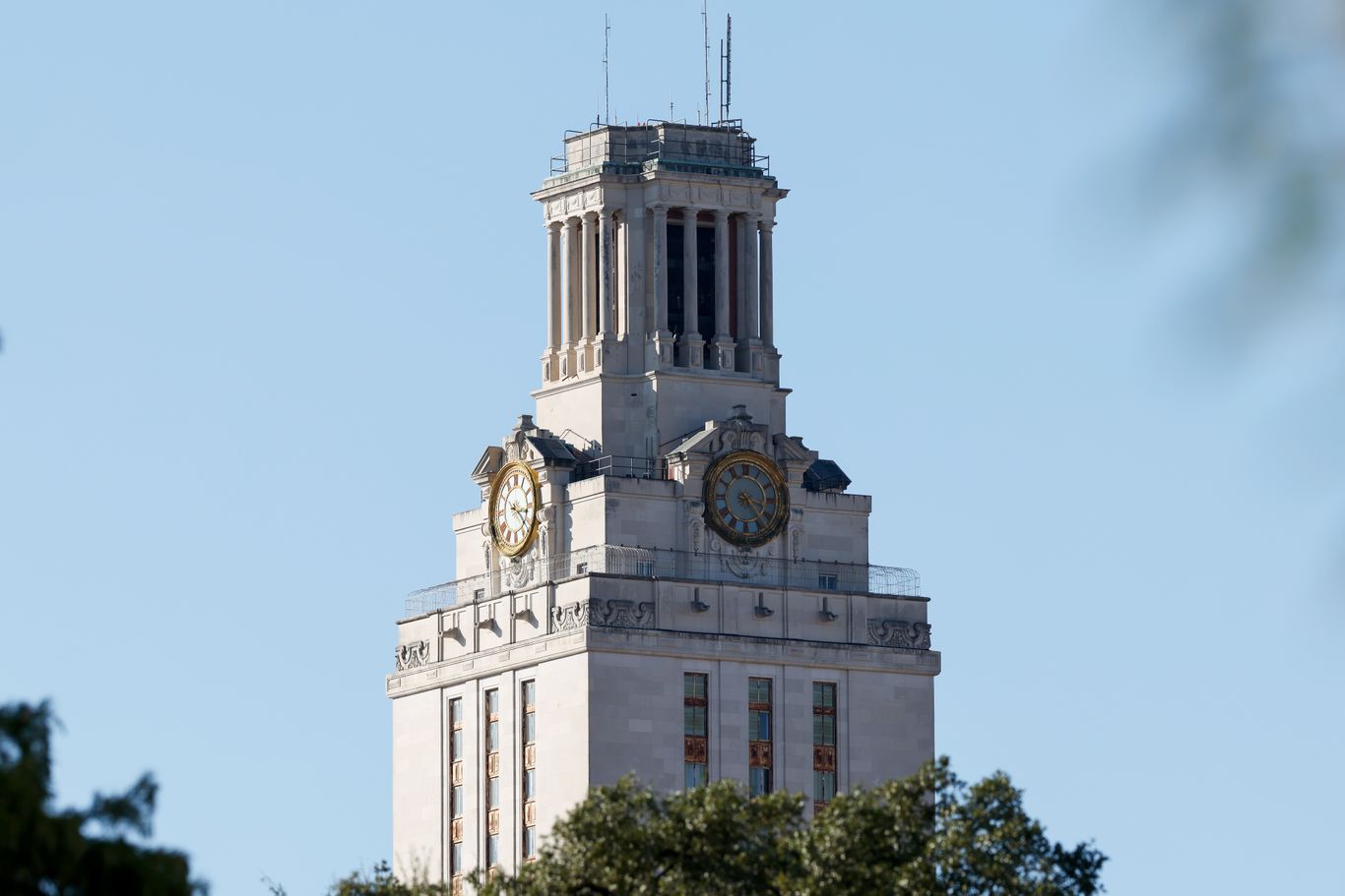 axios.com - Asher Price - Firing of Debbie Hiott at KUT raises questions about the future of the broadcaster