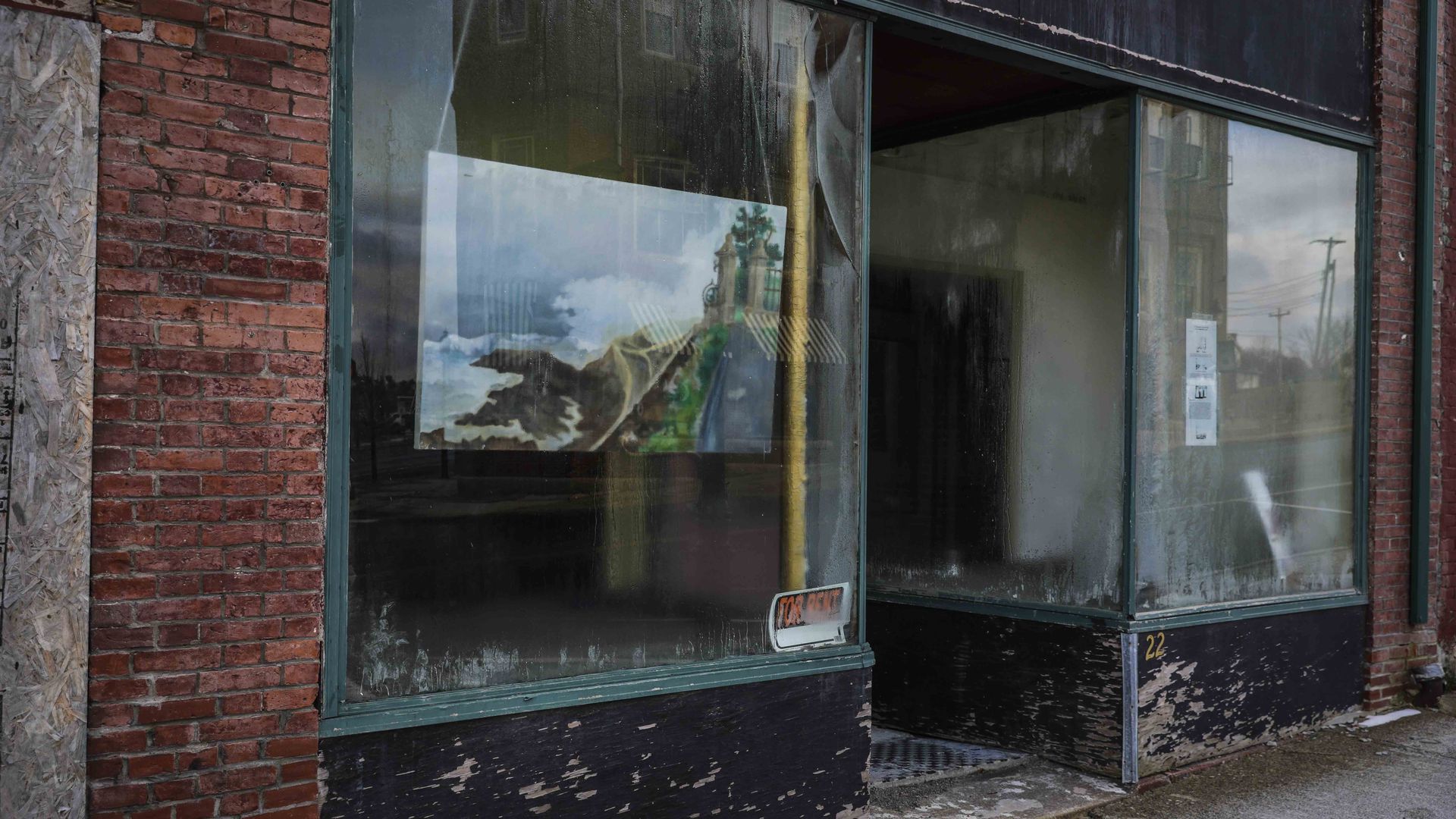 Picture of a closed business in Maine