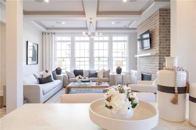 11139 Kilkenny Dr #30 living room