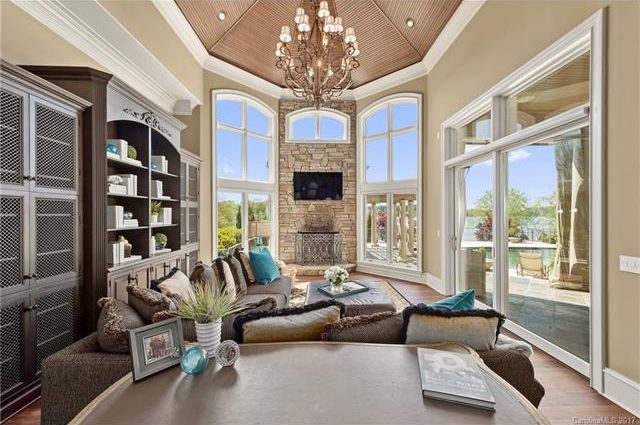 living-room-of-mansion-for-sale