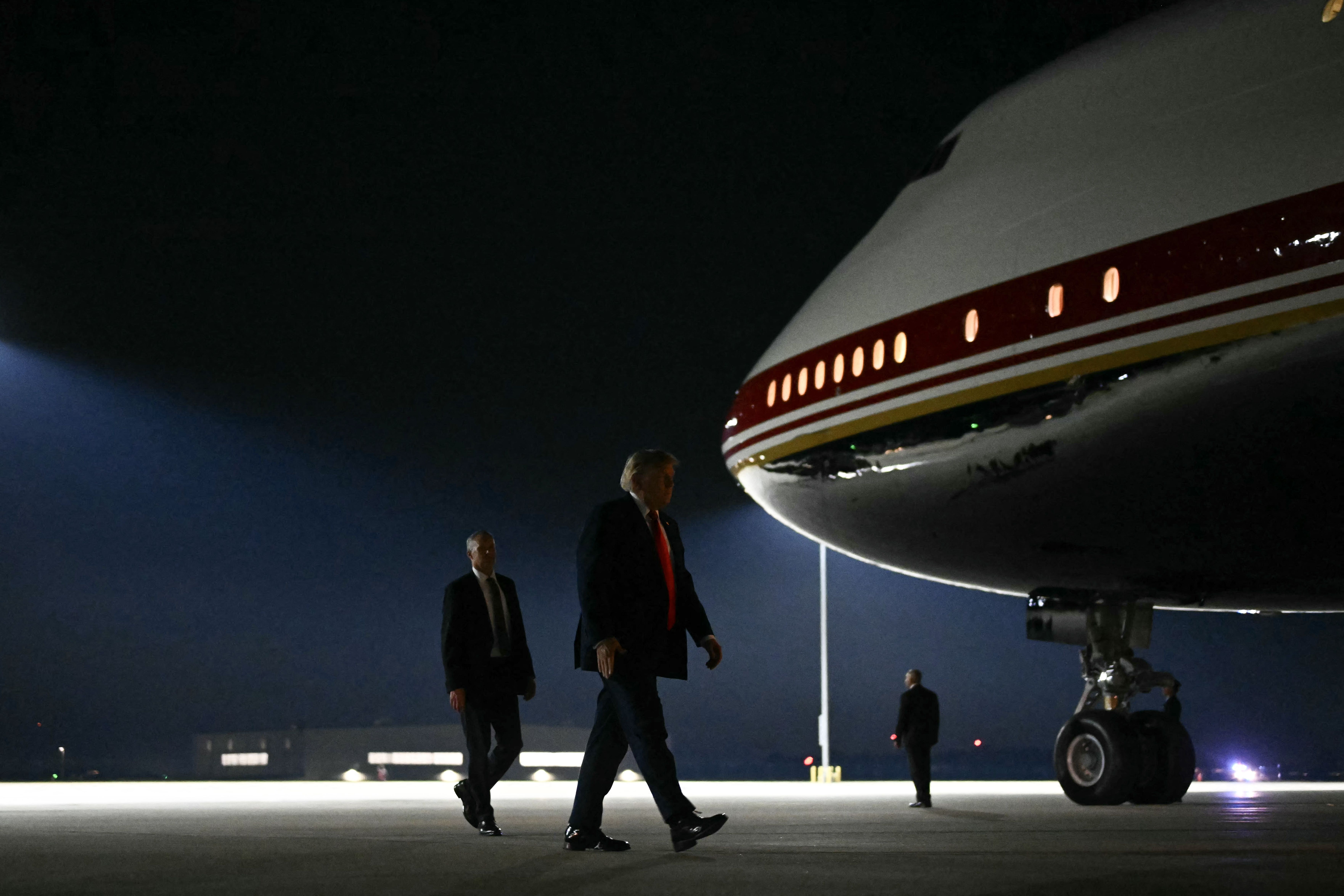 President Trump boards Air Force One in South Carolina last night. Photo: Kent Nishimura/AFP via Getty Images
