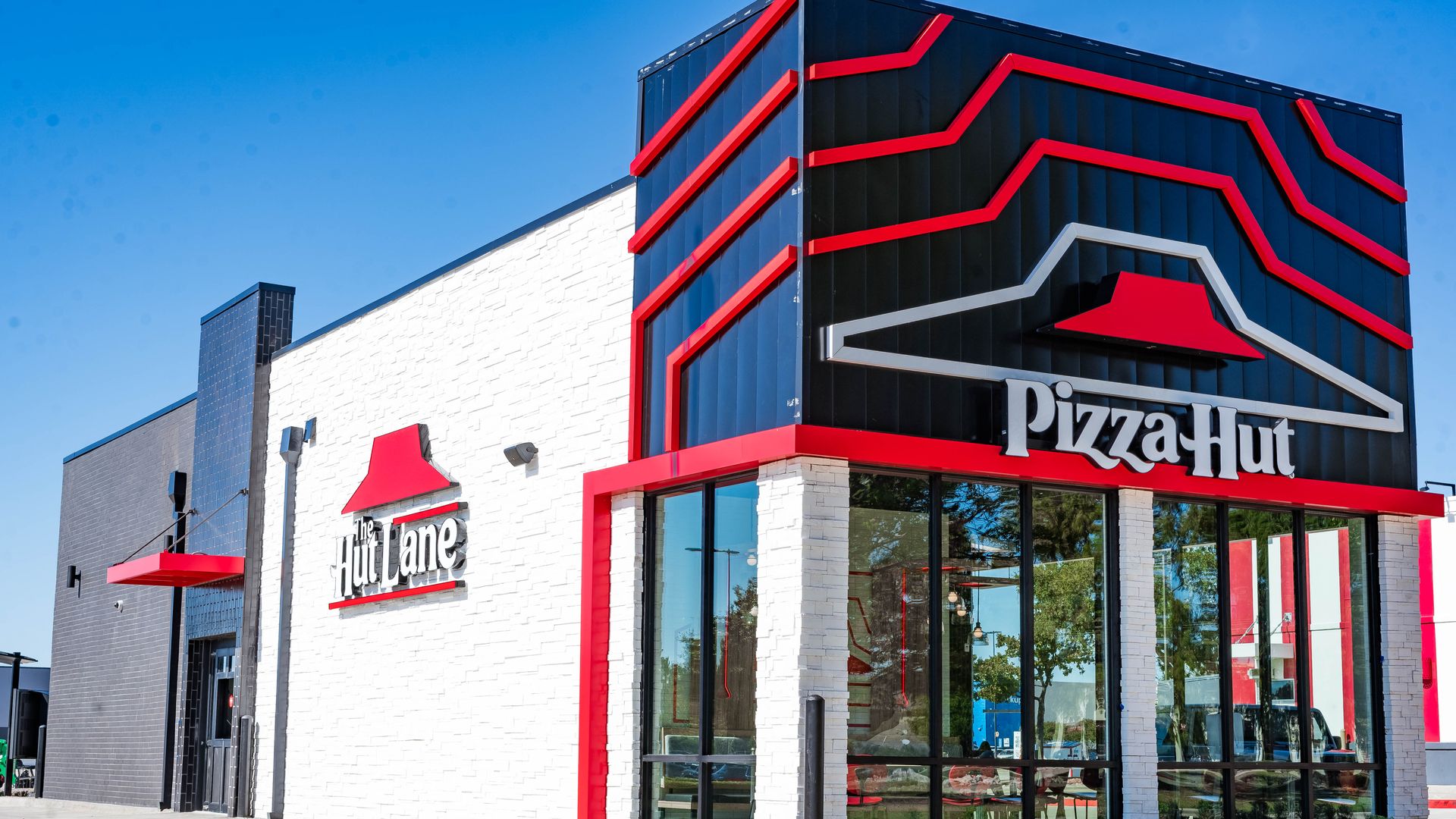 Pizza's modernized hut
