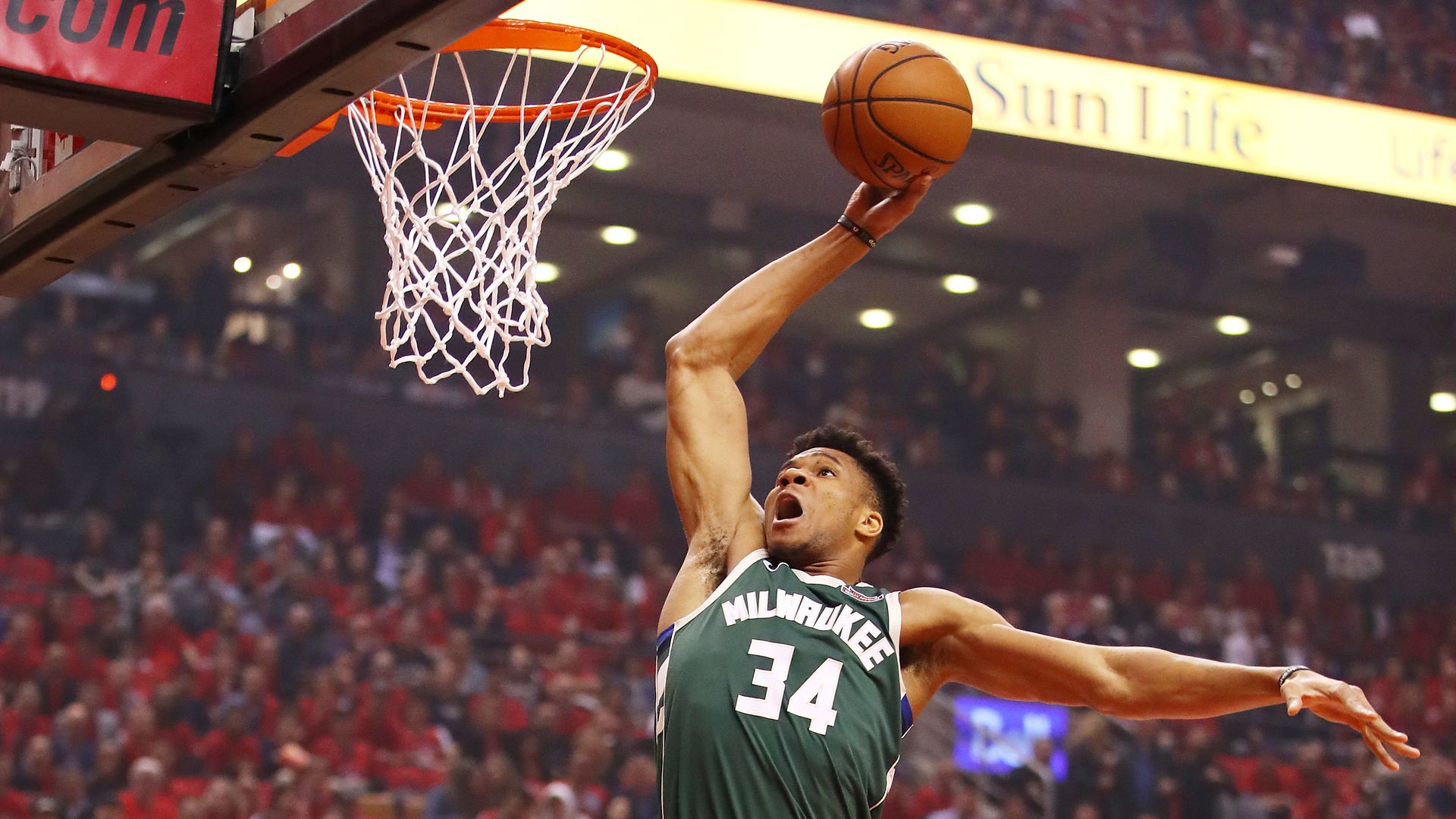 Giannis dunking