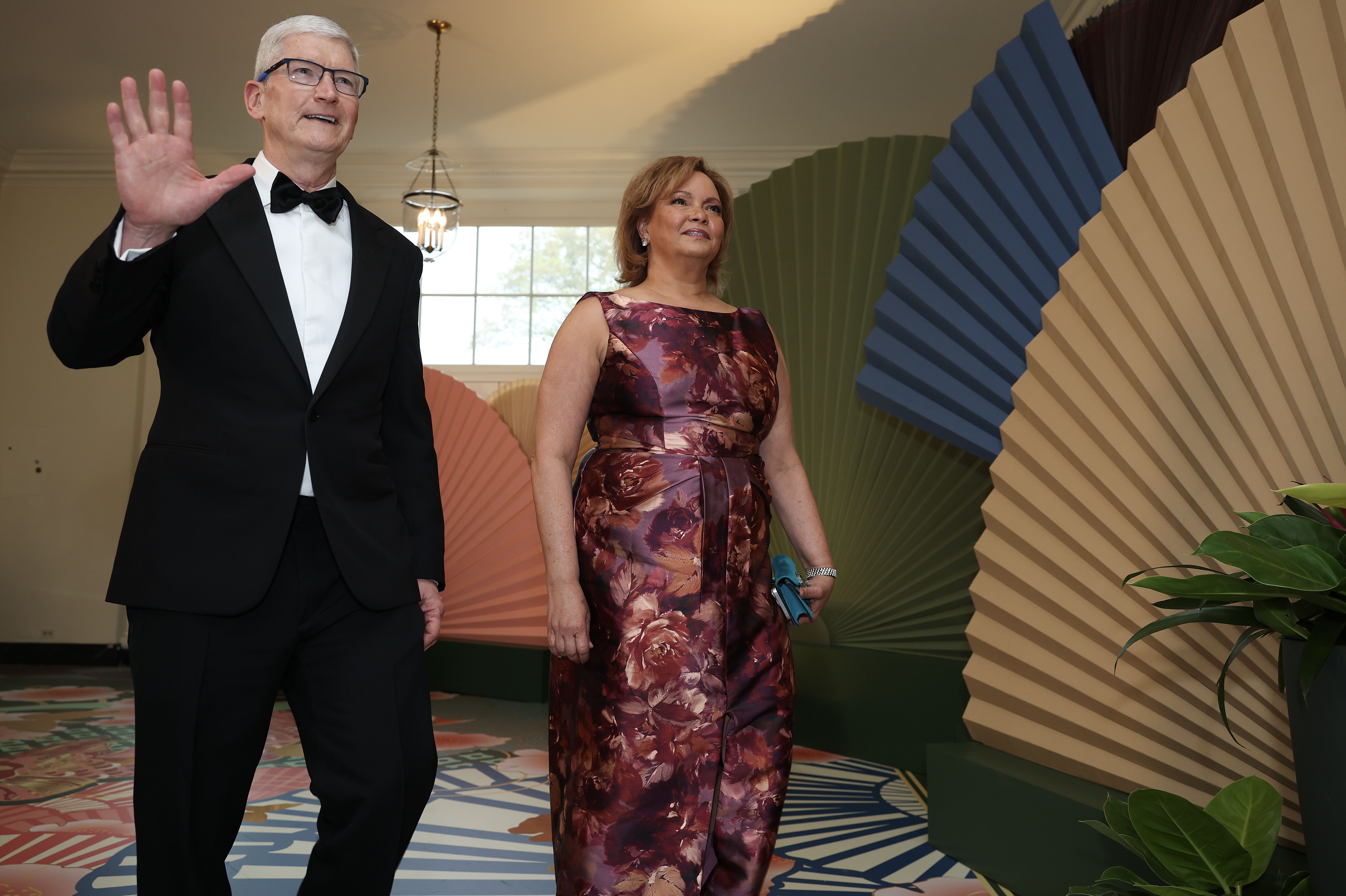  Apple CEO Tim Cook and Apple Vice President Lisa Jackson arrive at the White House for a state dinner on April 10, 2024 in Washington, DC. U.S. President Joe Biden and first lady Jill Biden are hosting a state dinner for Japanese Prime Minister Fumio Kishida as part of his official state visit.