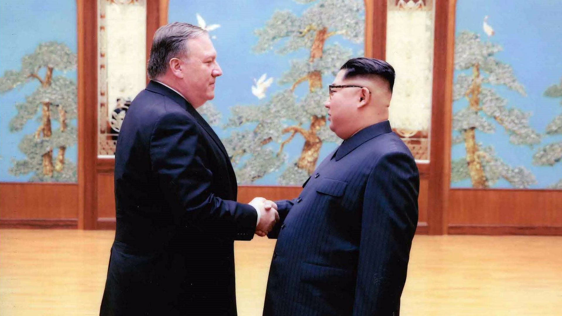 Mike Pompeo shakes hands with Kim Jong-un