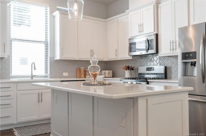 2523 Euclid Ave kitchen