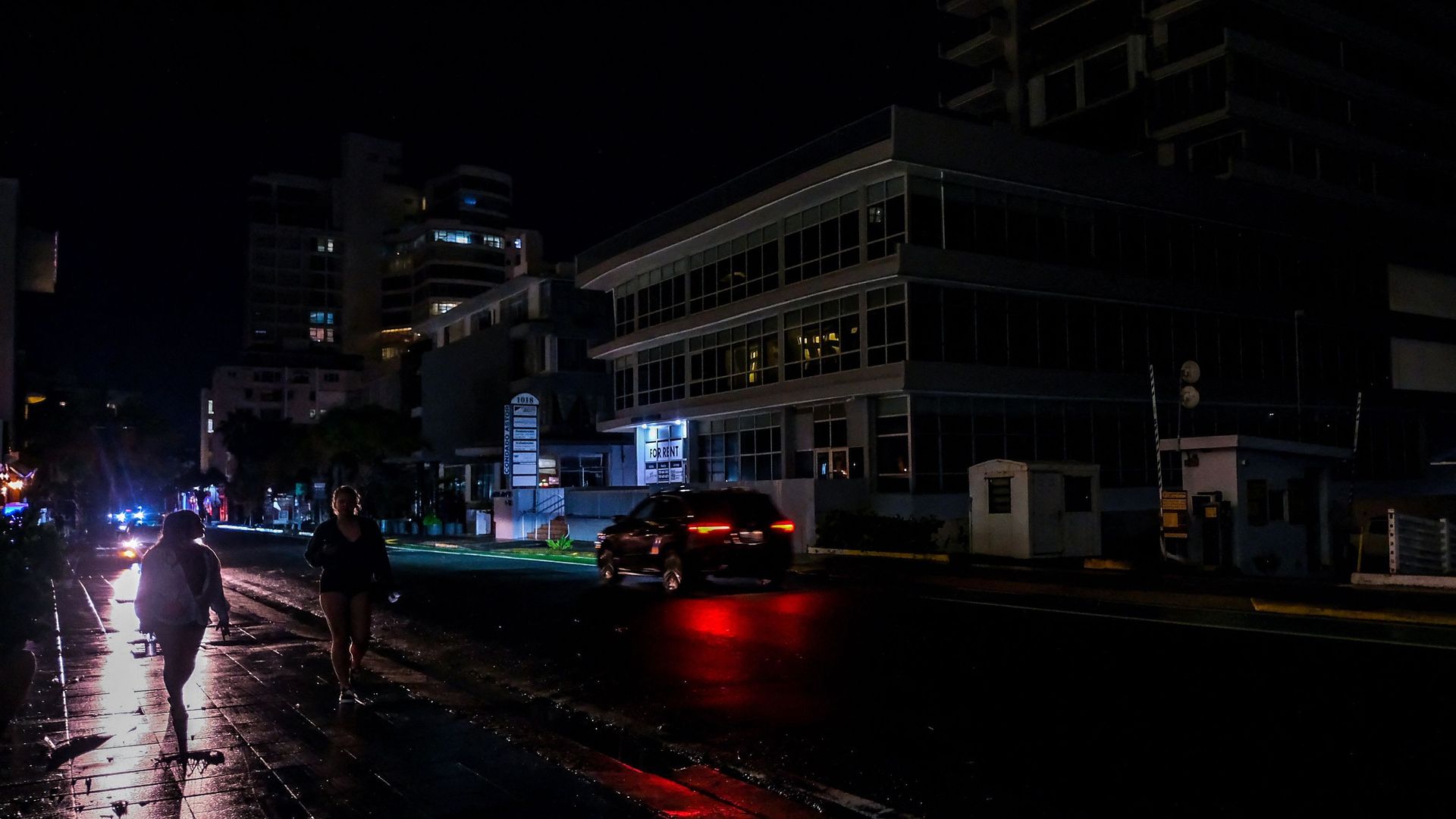 Photo of a street in Puerto Rico in darkness without power