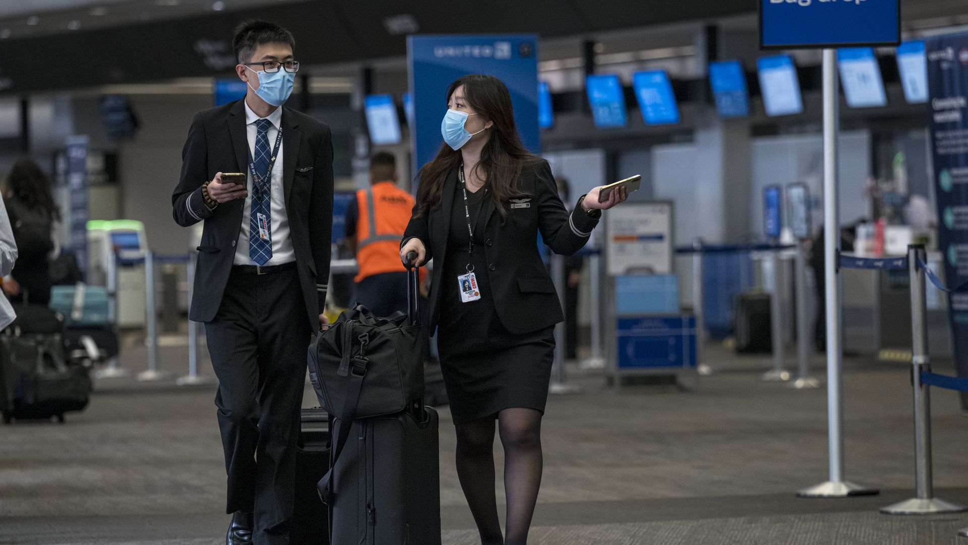 Picture of United crew members