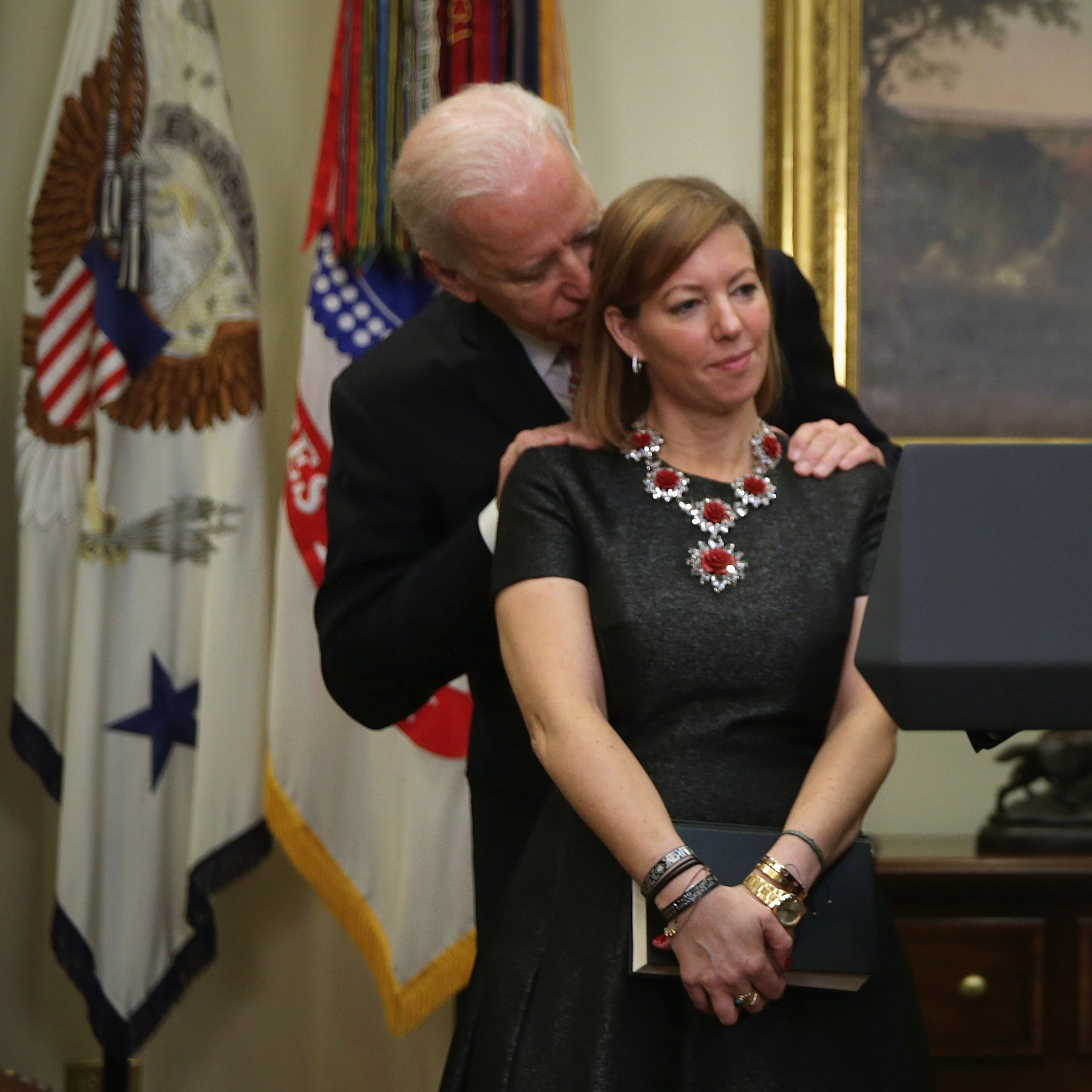Terminologi Effektivitet lys pære Stephanie Carter: Image of Biden's embrace "misleadingly extracted"
