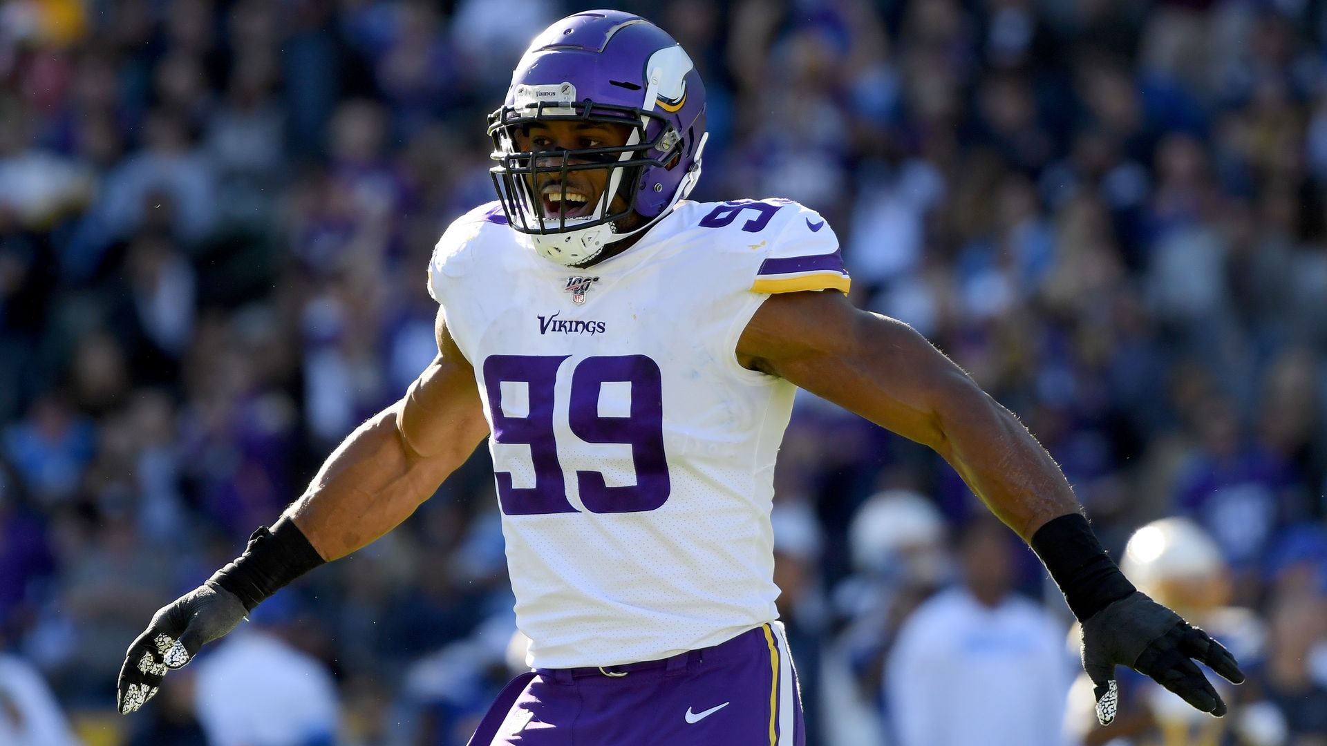 Danielle Hunter hold his arms out 