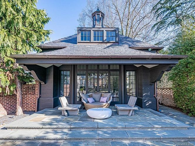 401 Eastover Road guest house