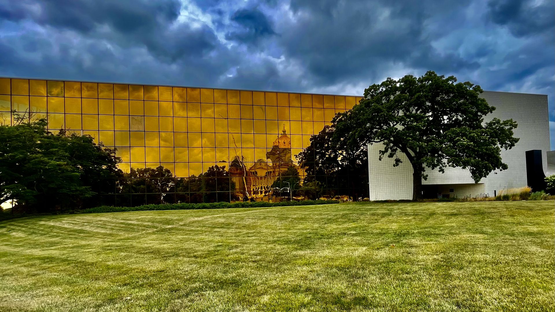 A photo of the Wallace Building in Des Moines