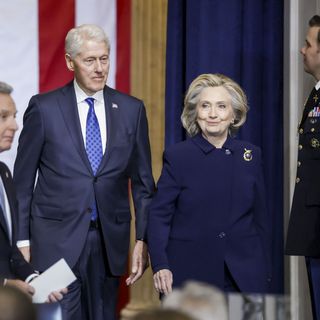 Clintons agree to Republican demands on testifying to Congress