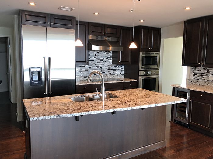 The VUE in Uptown kitchen