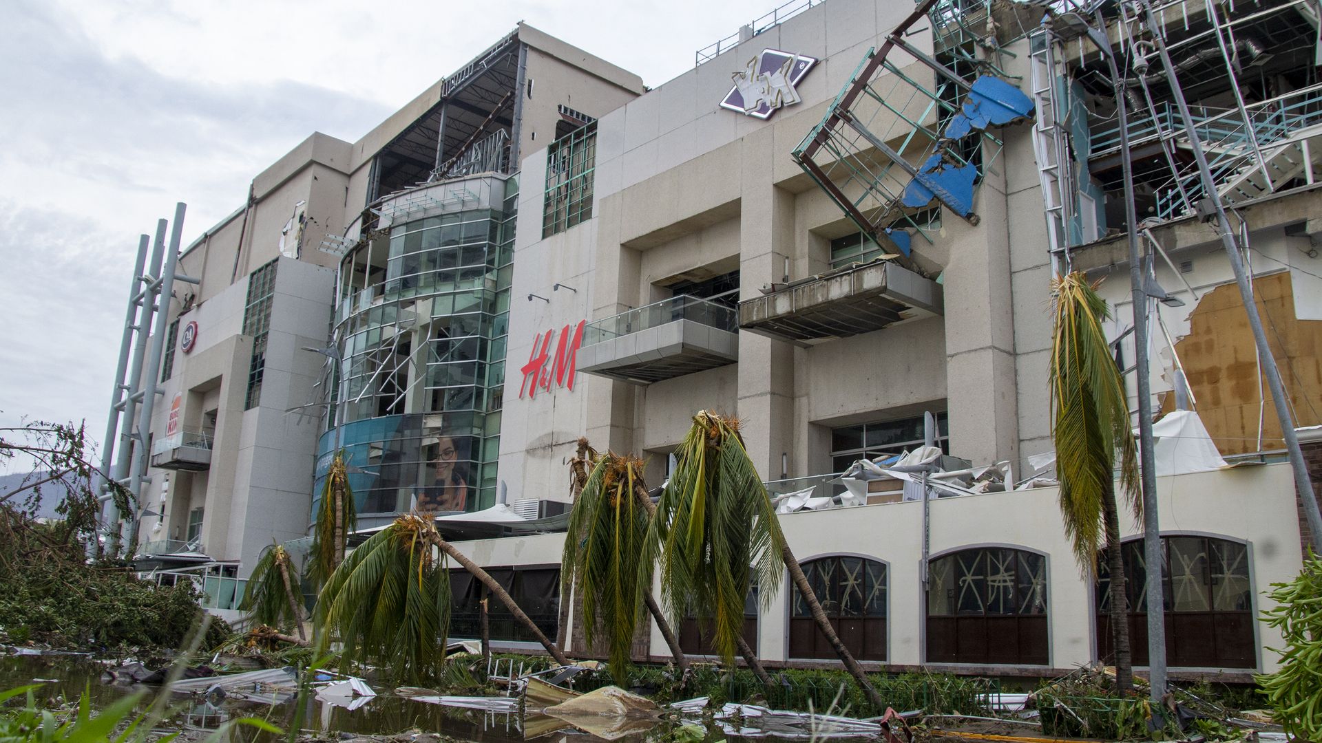 Photos Hurricane Otis razes Acapulco Mexico