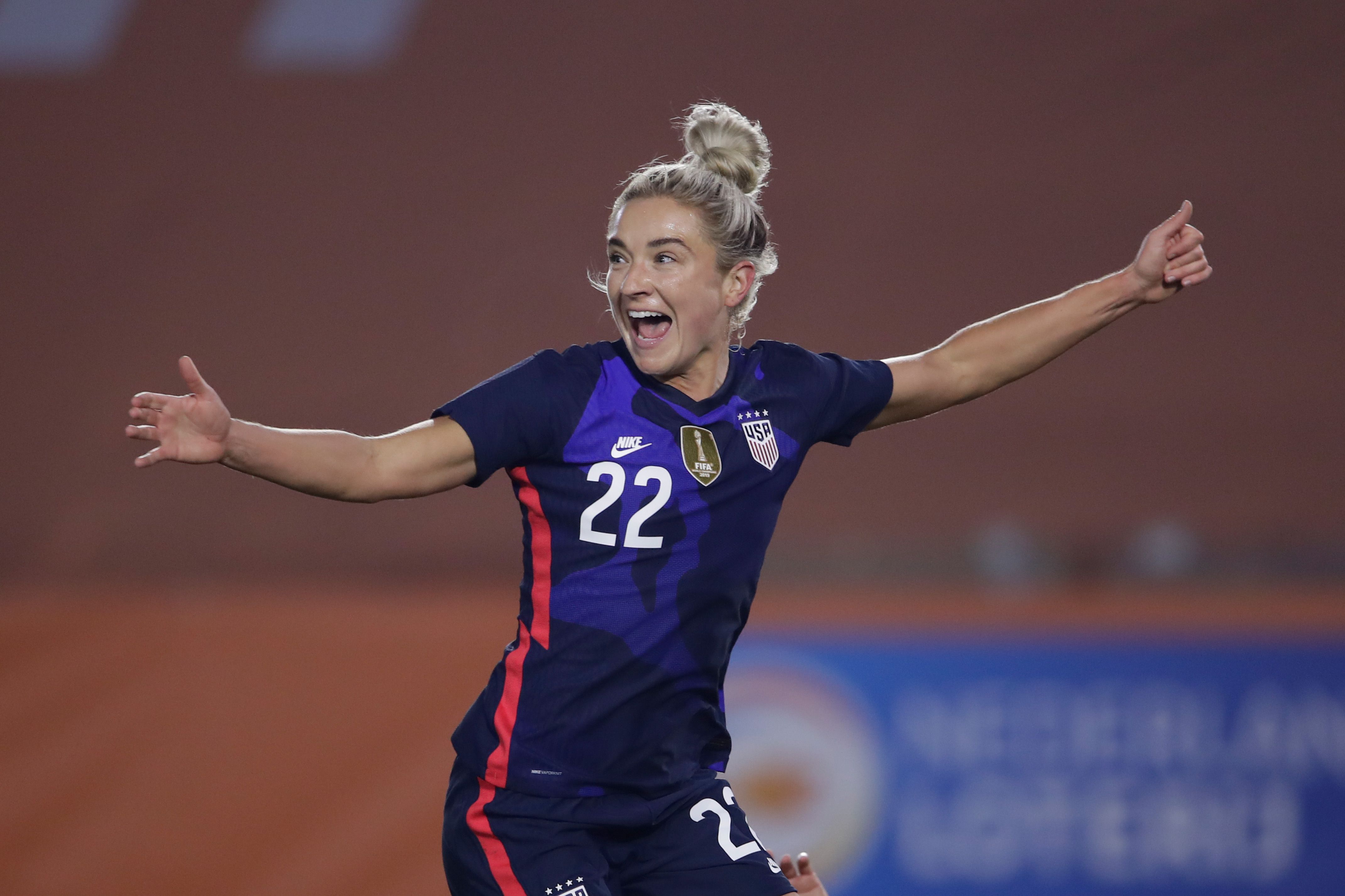 uswnt midfielder kristie mewis celebrates goal