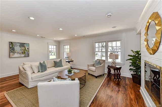 2600 Danbury Street living room