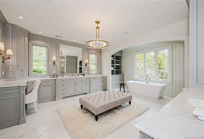 2251 Vernon Drive bathroom