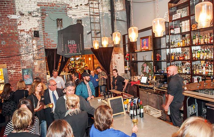 stefan-huebner-dot-dot-dot-charlotte-bartender