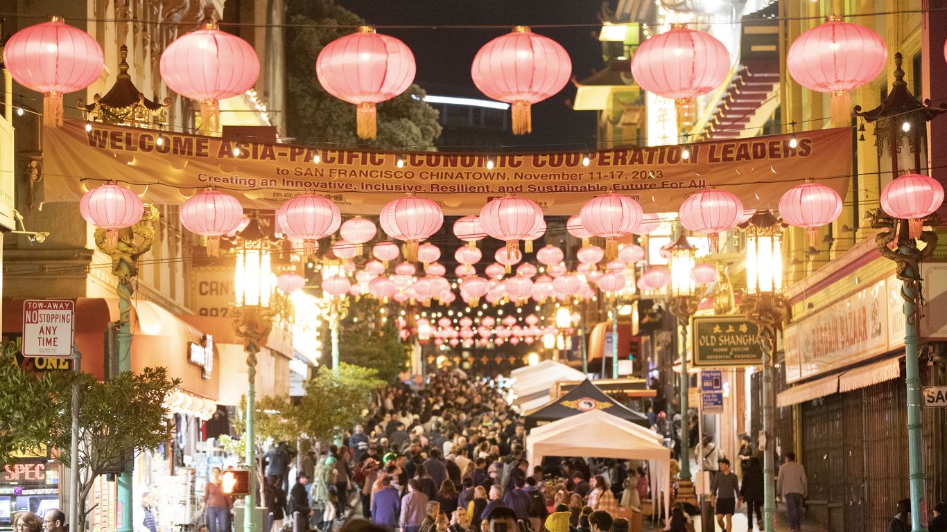 San Francisco Weekend Events Chinatown Night Market Tulips Display san-francisco-weekend-events-chinatown-night-market-tulips-display