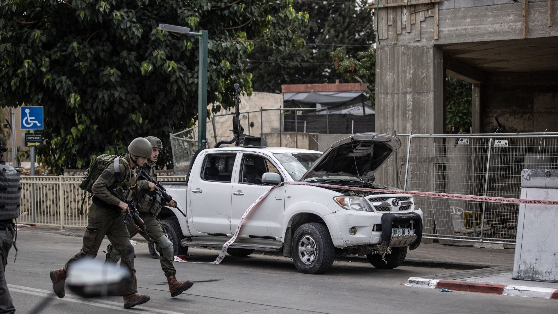 Israeli soldiers respond after Hamas militants invade the city. Photo: Mostafa Alkharouf/Anadolu Agency via Getty Images