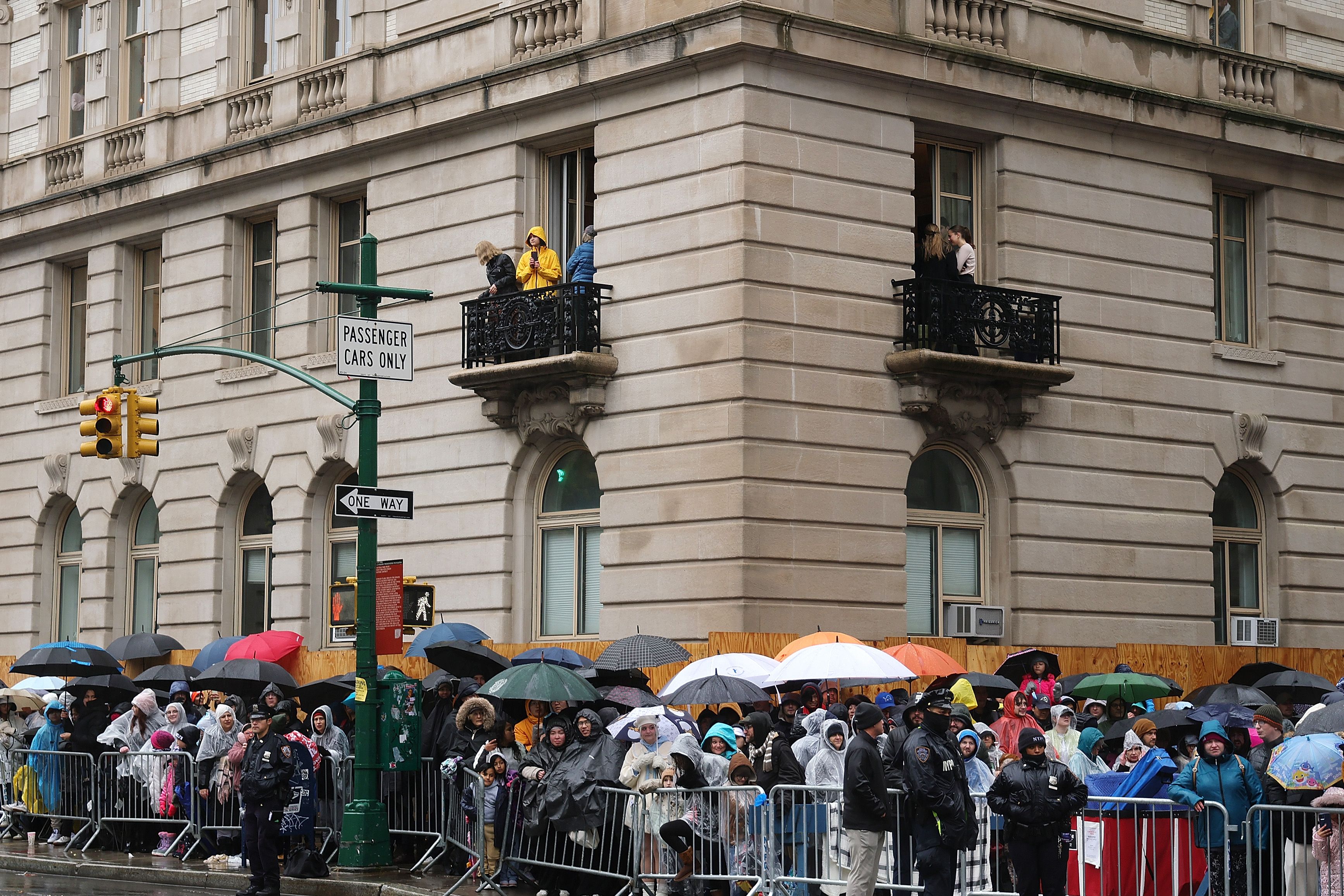 In photos Macy's Thanksgiving Day Parade floats through NYC