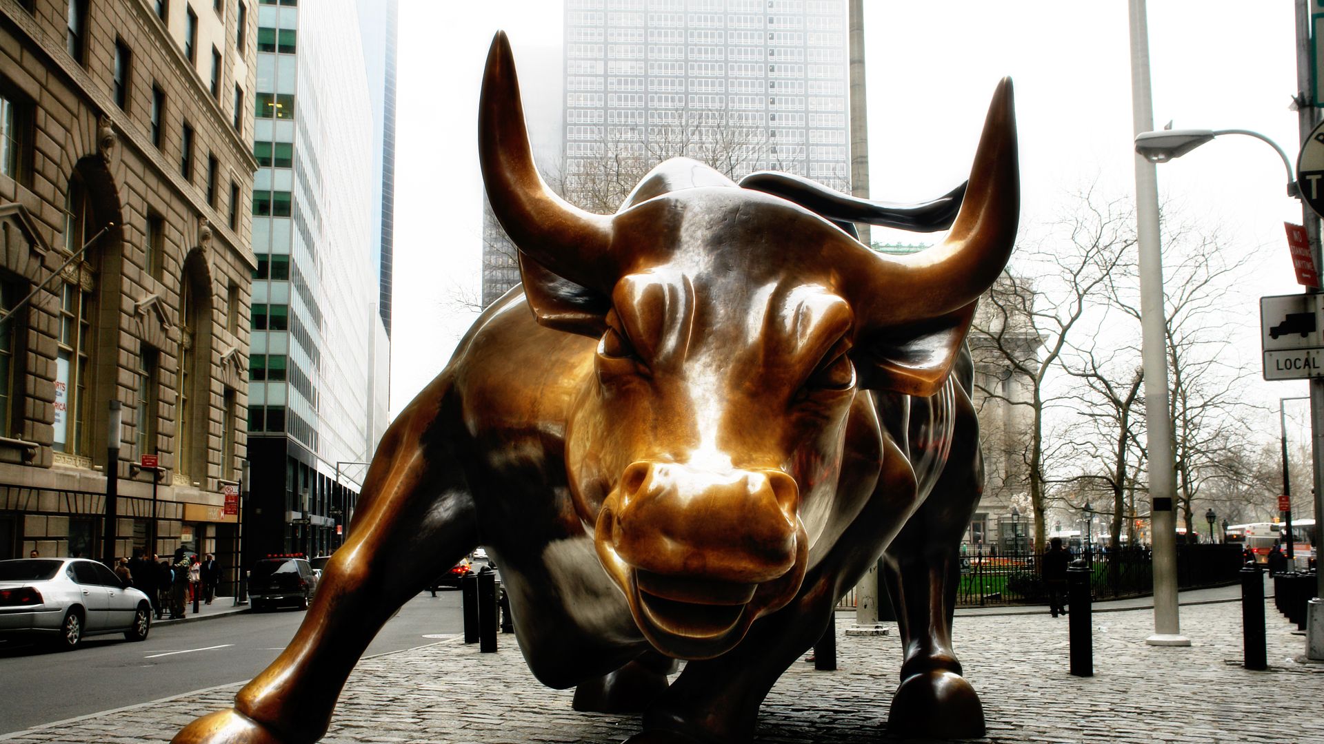 Wall Street bull statue